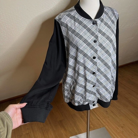Torrid Bomber Jacket Womens 1X Black White‎ Pink Plaid Twill Snap Front - Picture 4 of 10